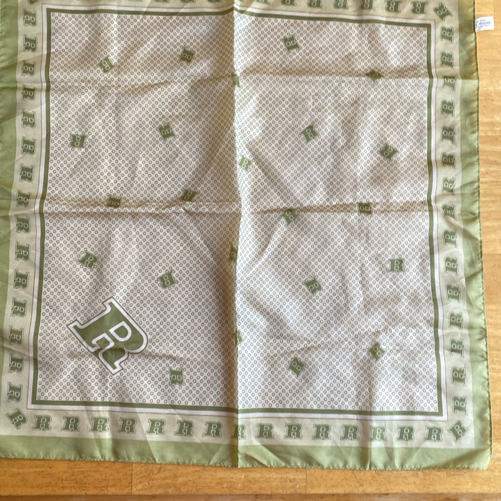Bandanna 22” green made in Italy in great condition